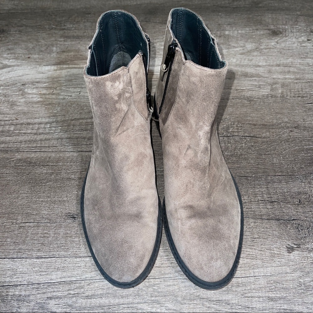 Stuart Weitzman Women’s Gray Booties - image 3